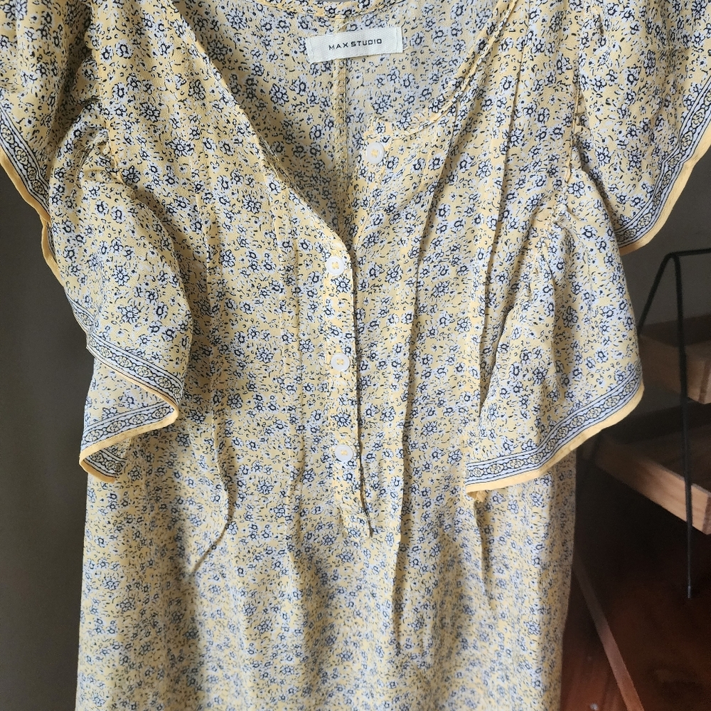 Max Studio floral flutter sleeve top